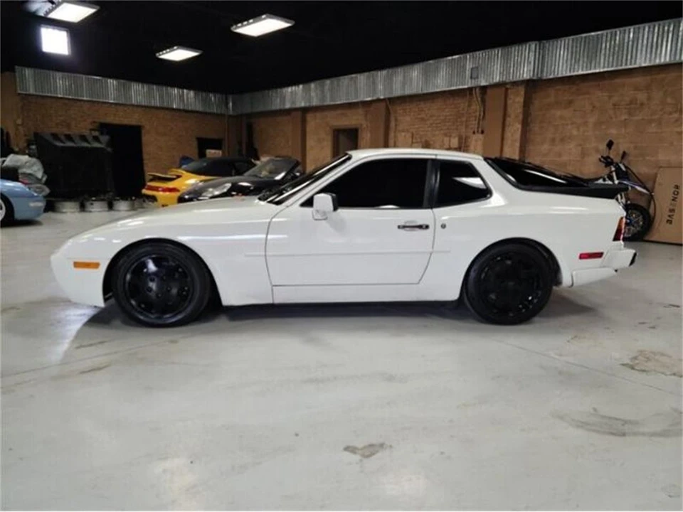 1987 Porsche 944 - Image 3 of 30
