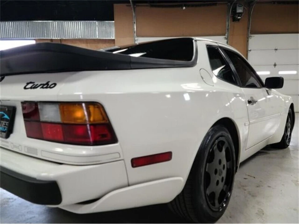 1987 Porsche 944 - Image 11 of 30