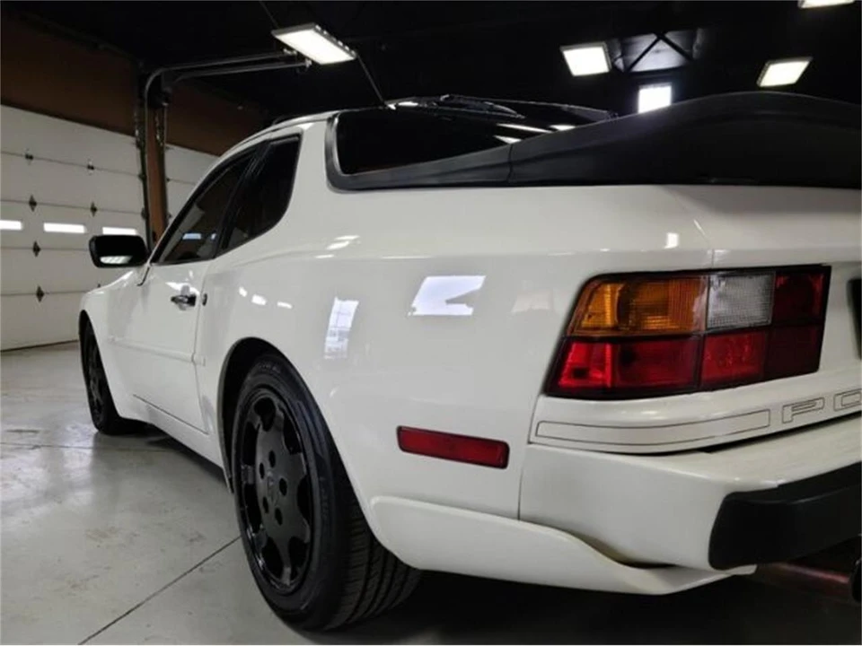 1987 Porsche 944 - Image 13 of 30