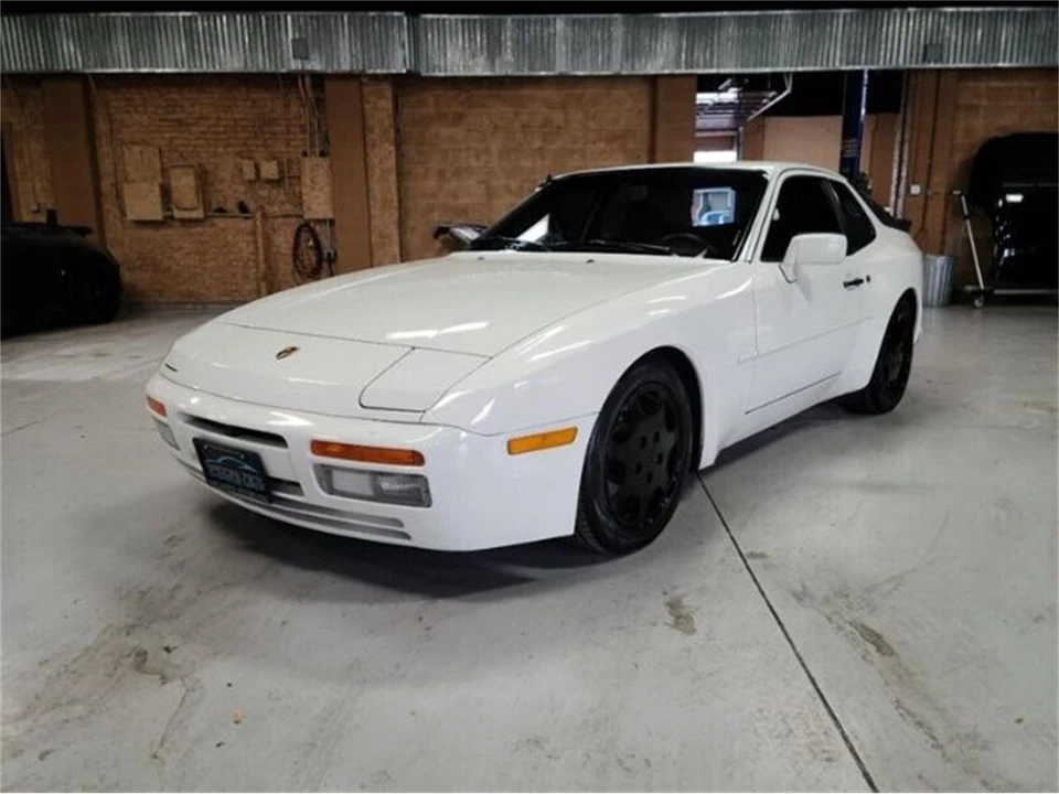 1987 Porsche 944 - Image 12 of 30