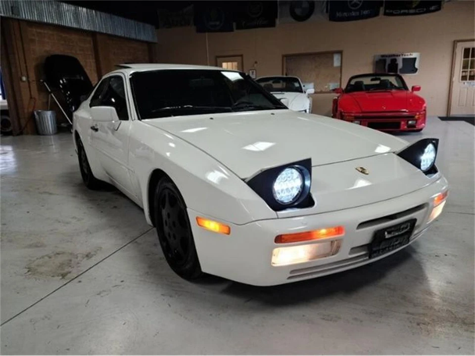 1987 Porsche 944 - Image 21 of 30