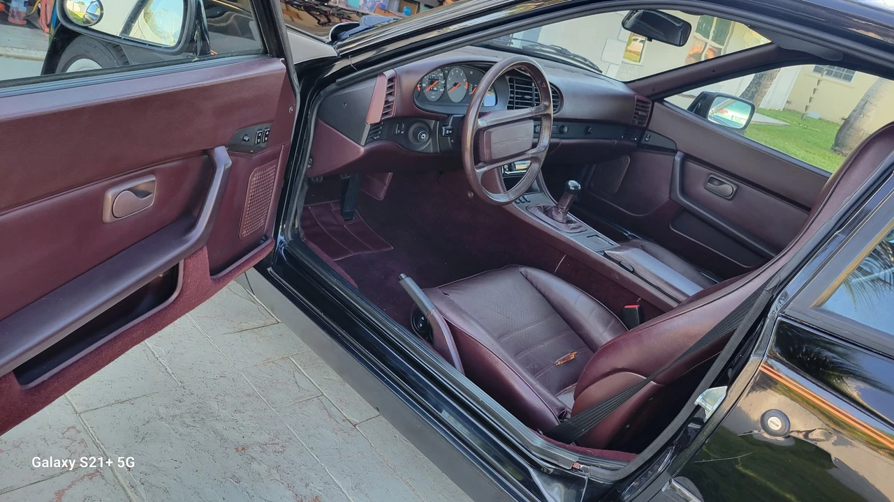 1987 Porsche 944 - Image 11 of 12