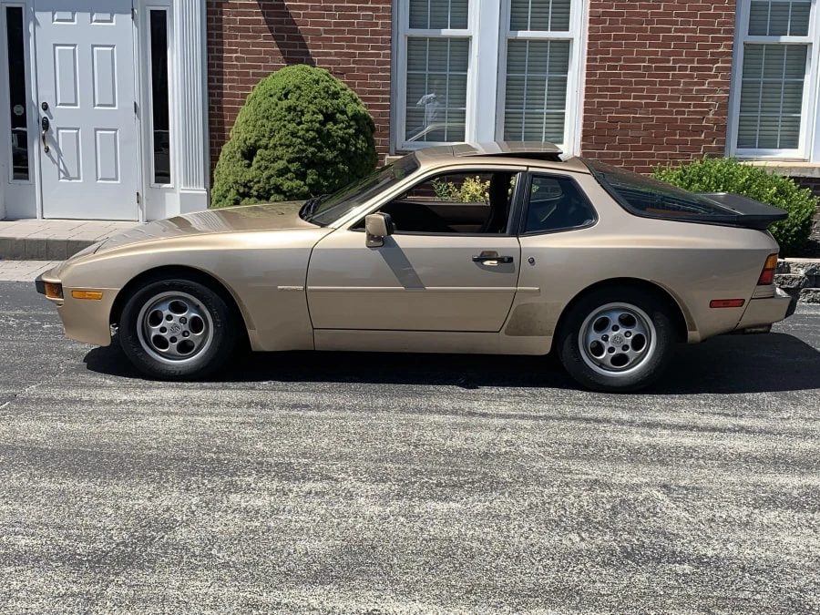 1987 Porsche 944 S - Image 2 of 9