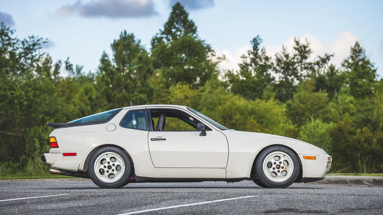 1987 Porsche 944 - Image 15 of 31