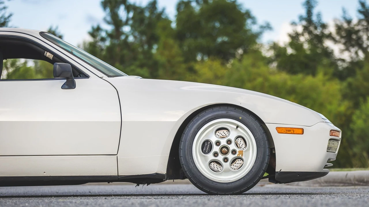 1987 Porsche 944 - Image 29 of 31