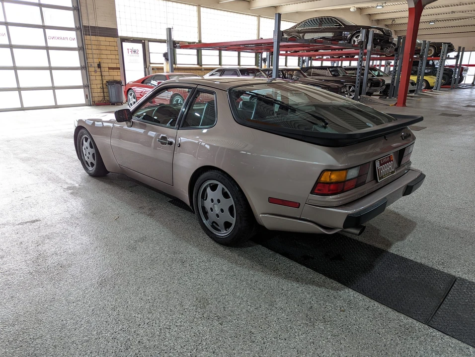 1987 Porsche 944 Turbo - Image 7 of 31