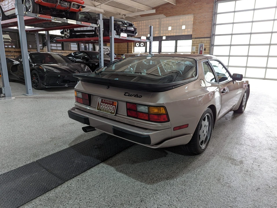 1987 Porsche 944 Turbo - Image 9 of 31