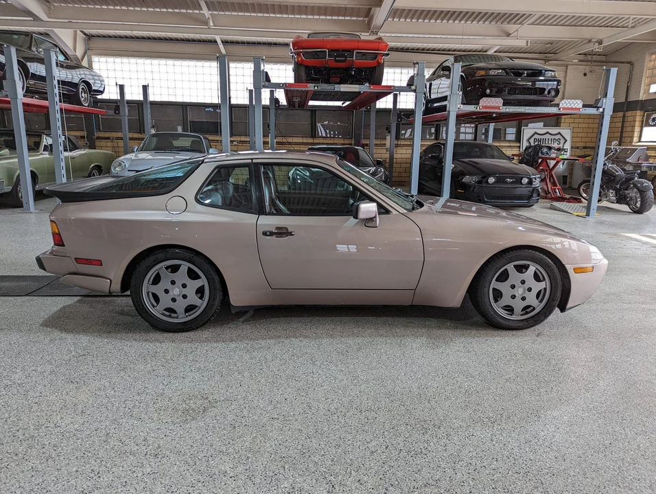 1987 Porsche 944 Turbo - Image 11 of 31