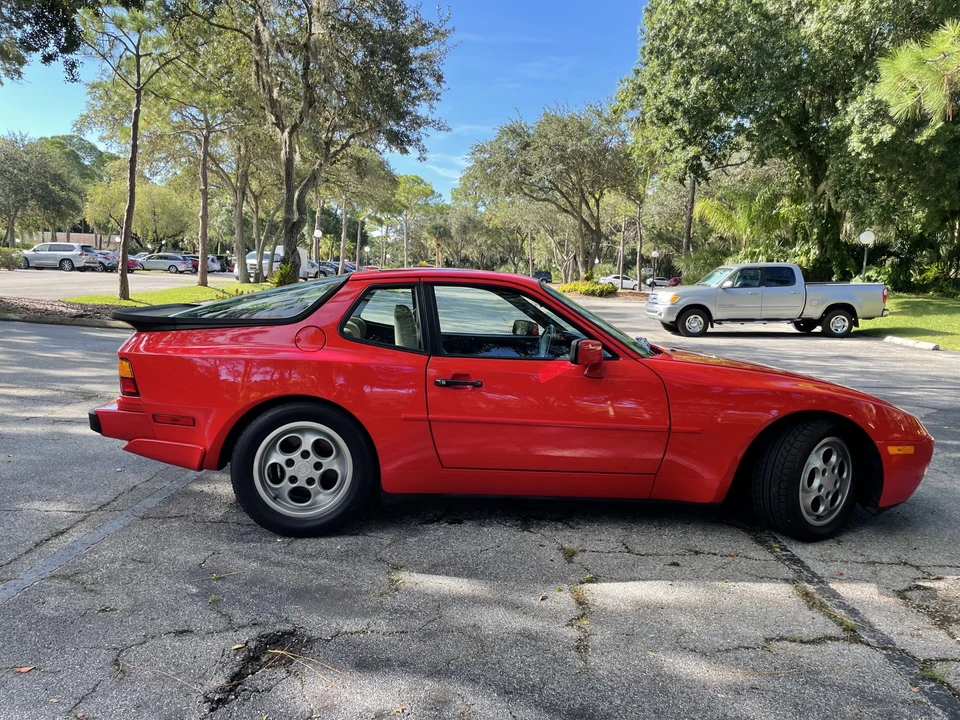 1987 Porsche 944 Turbo - Image 8 of 31