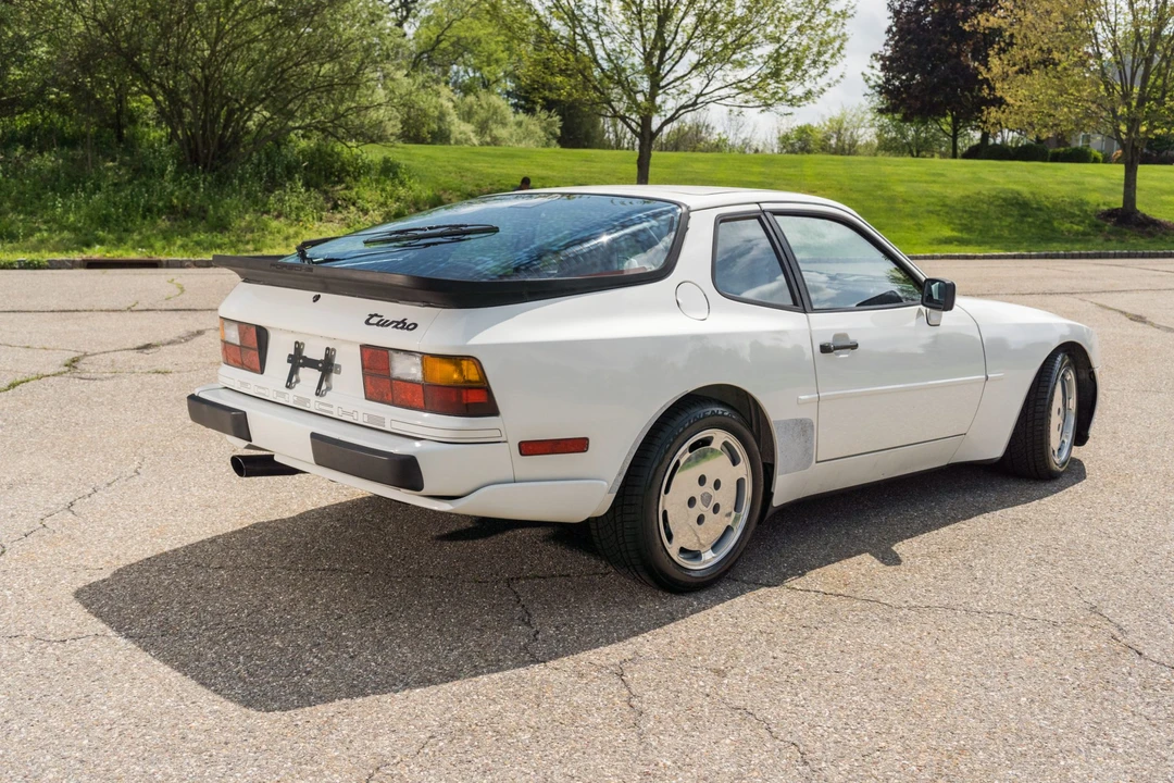 1987 Porsche 944 Turbo - Image 8 of 31