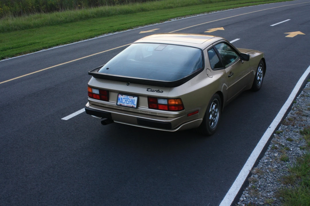 1987 Porsche 944 Turbo - Image 24 of 31