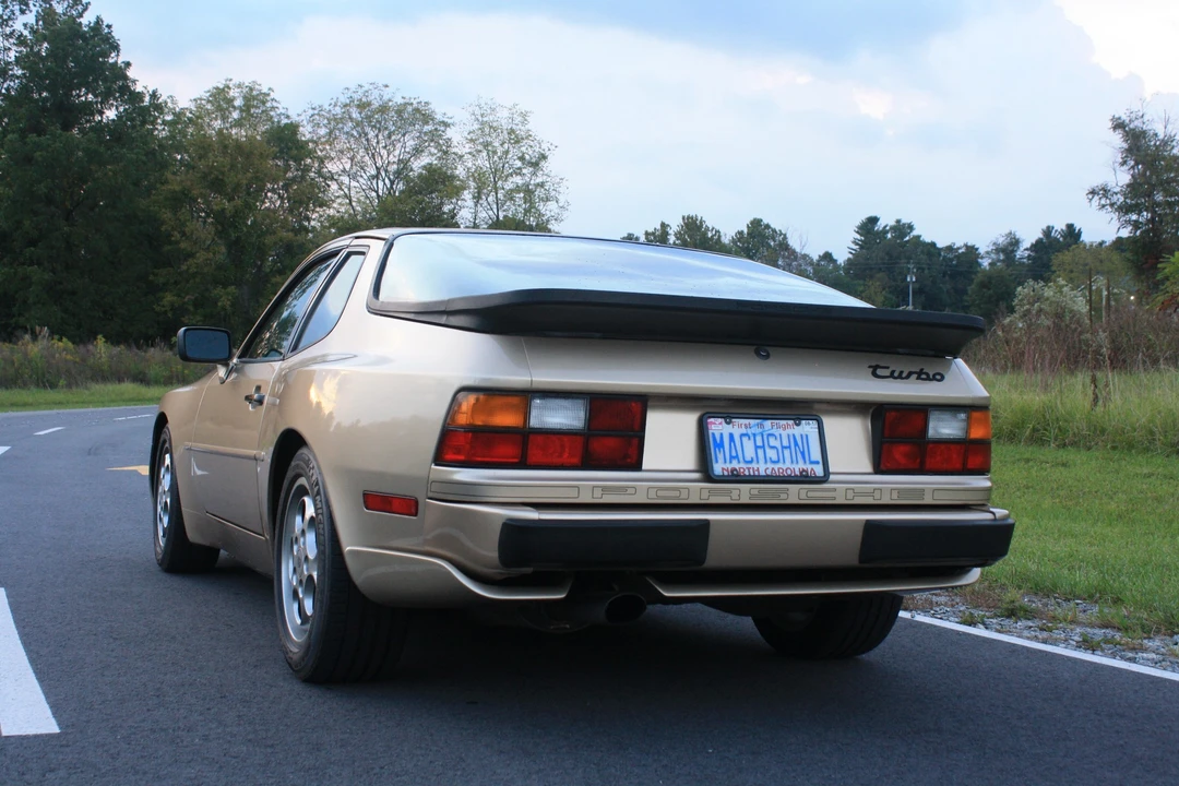 1987 Porsche 944 Turbo - Image 14 of 31