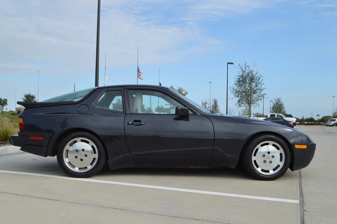 1987 Porsche 944 Turbo - Image 24 of 31