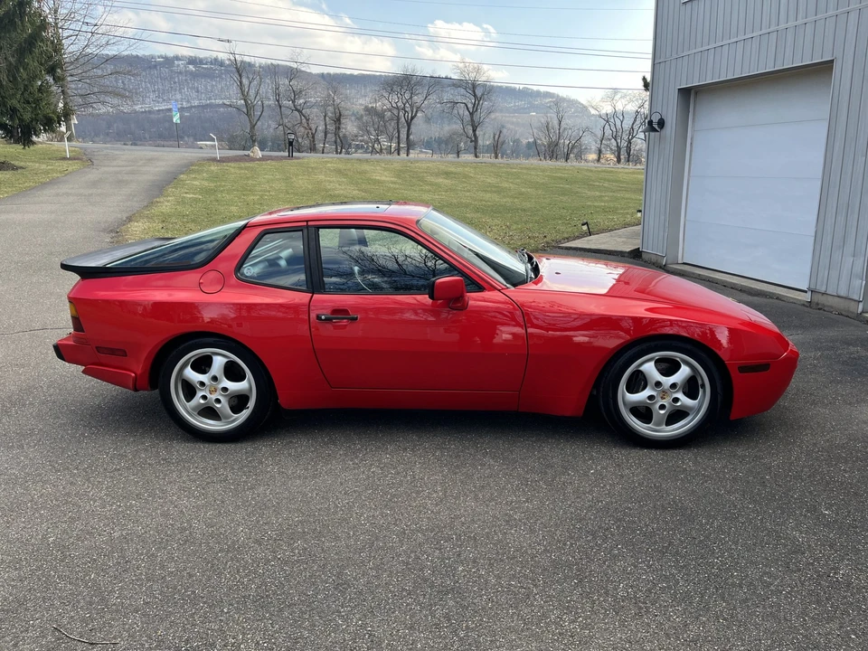 1987 Porsche 944 Turbo - Image 24 of 31