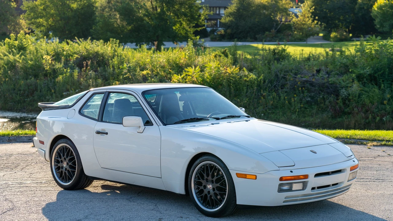 1987 Porsche 944 Turbo - Image 2 of 31