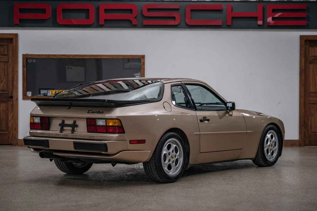 1987 Porsche 944 Turbo - Image 10 of 31