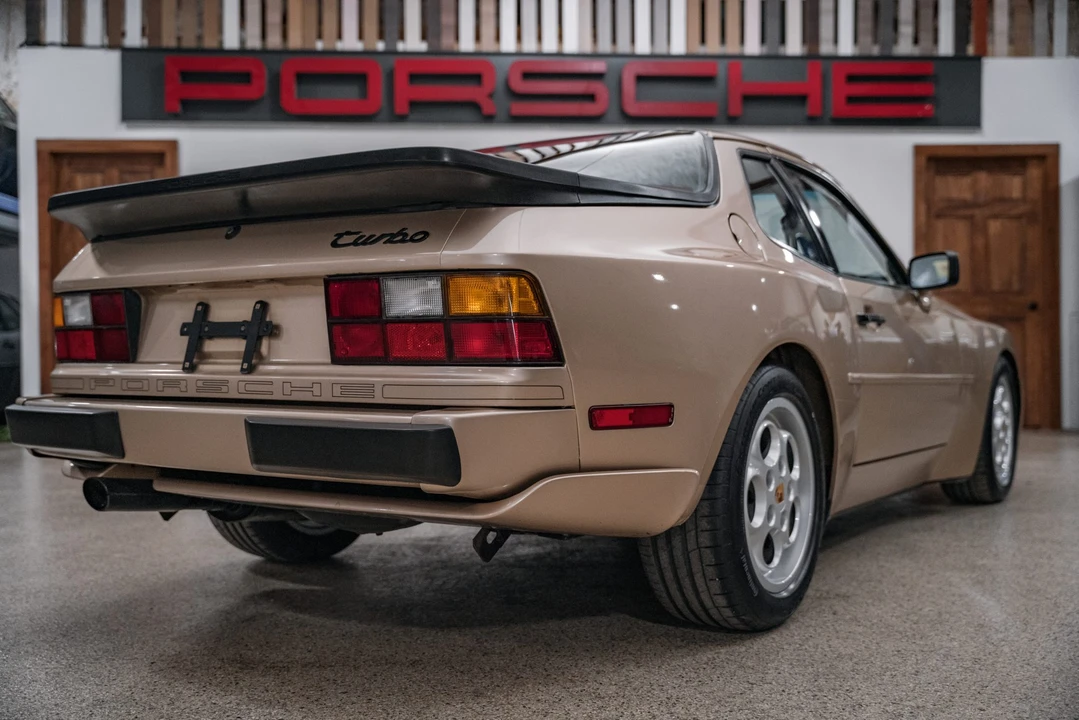 1987 Porsche 944 Turbo - Image 11 of 31