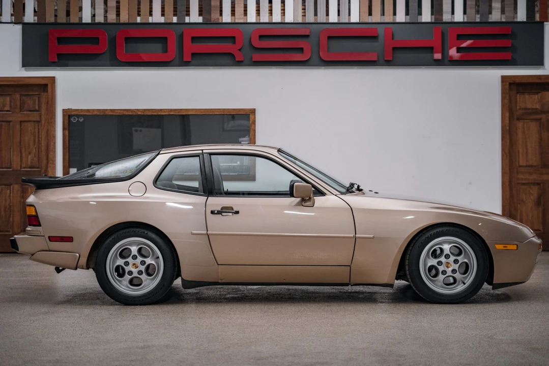 1987 Porsche 944 Turbo - Image 9 of 31