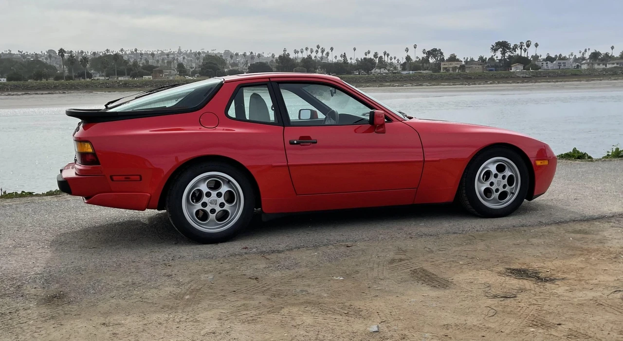 1987 Porsche 944 Turbo - Image 13 of 31