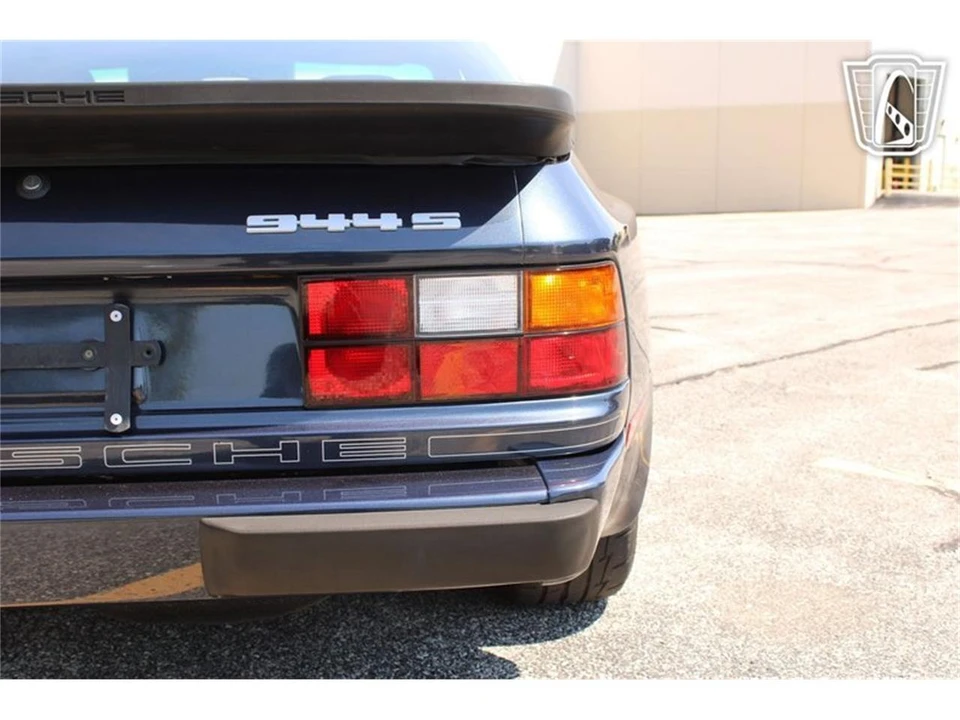 1987 Porsche 944 - Image 26 of 31