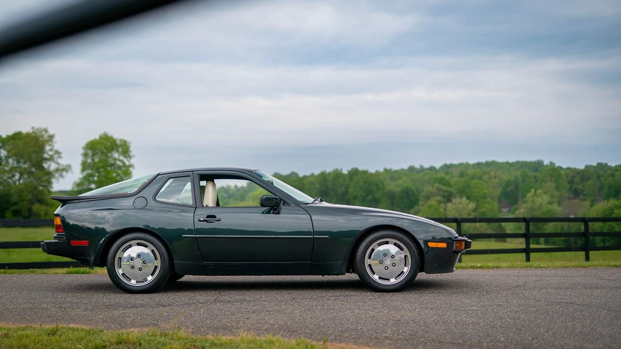 1987 Porsche 944 - Image 10 of 31