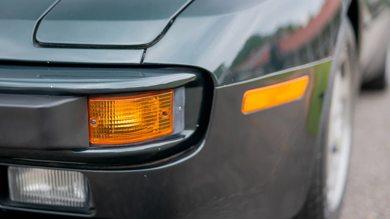 1987 Porsche 944 - Image 26 of 31