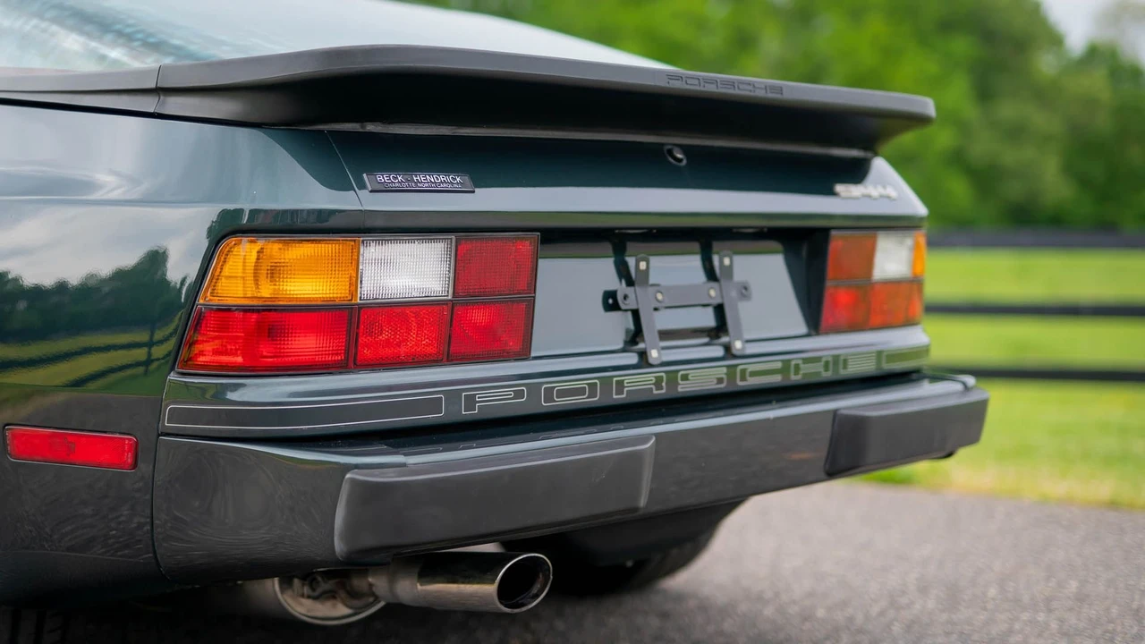 1987 Porsche 944 - Image 24 of 31
