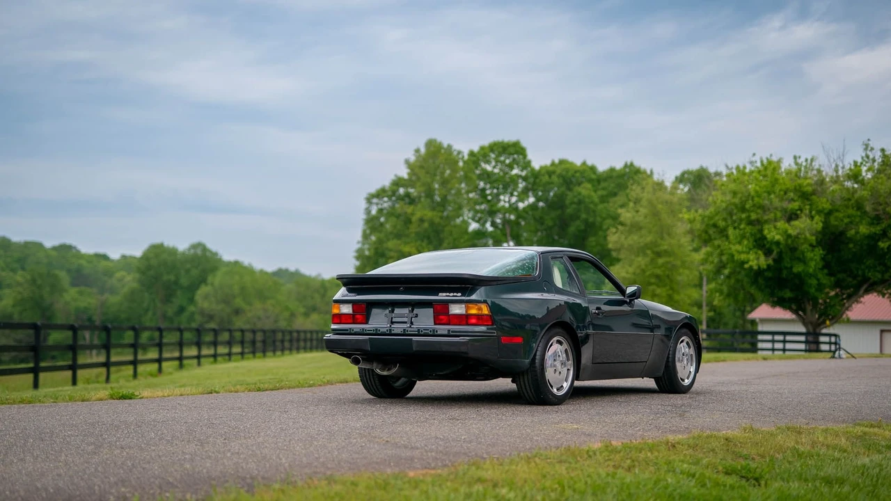 1987 Porsche 944 - Image 18 of 31