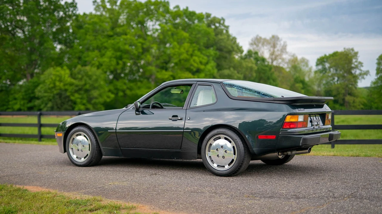1987 Porsche 944 - Image 19 of 31