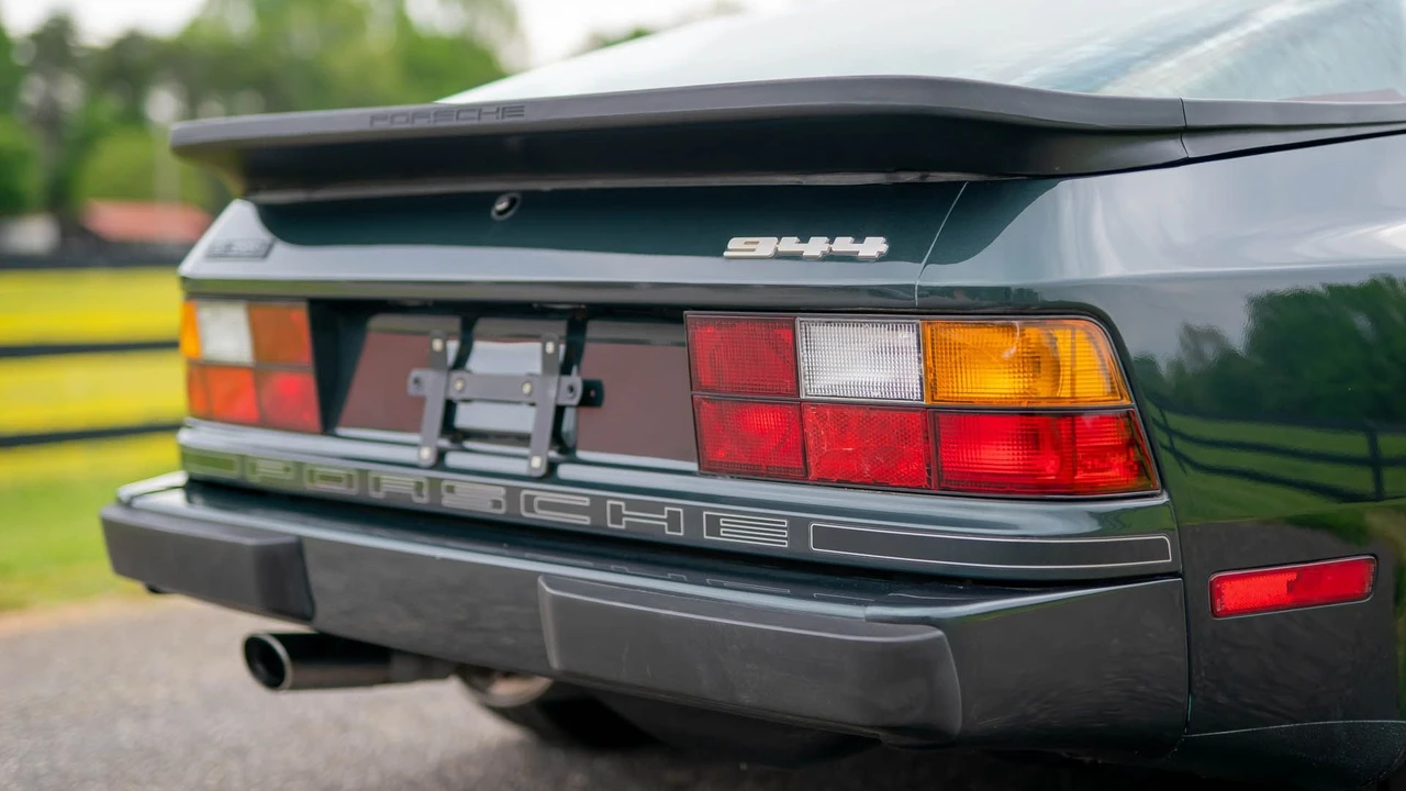 1987 Porsche 944 - Image 28 of 31