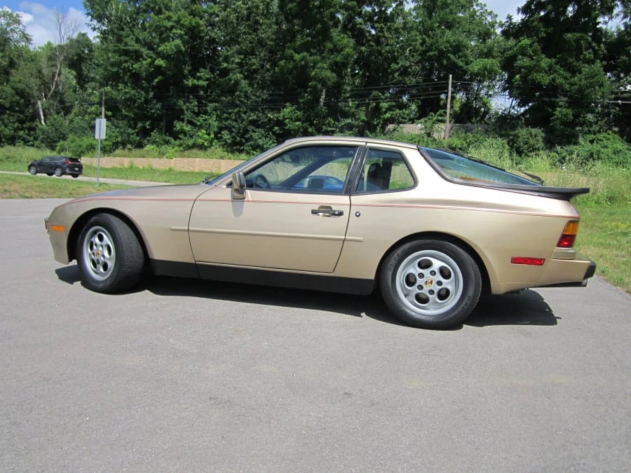 1987 Porsche 944 - Image 2 of 11