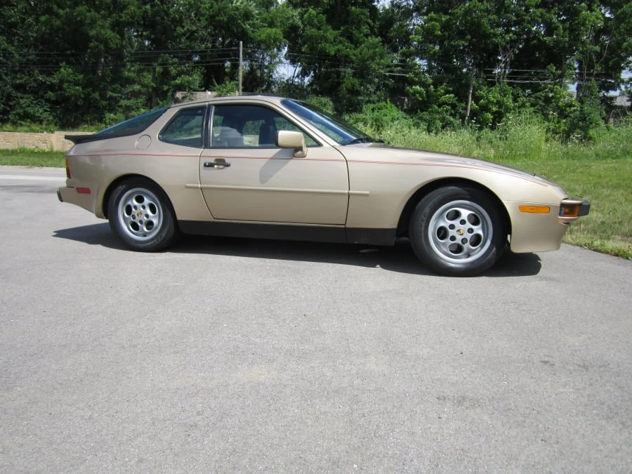 1987 Porsche 944 - Image 10 of 11