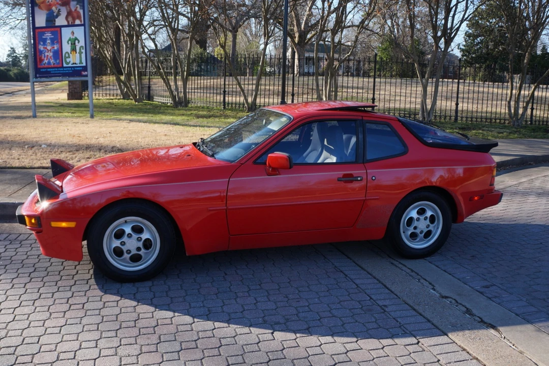 1987 Porsche 944 - Image 12 of 31