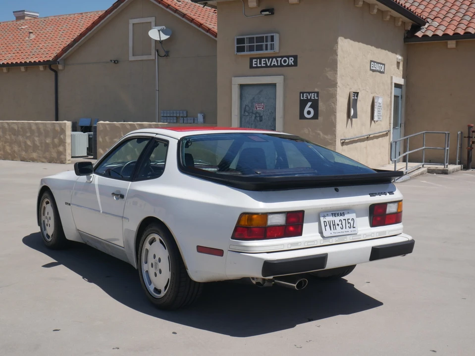 1987 Porsche 944 S - Image 16 of 31