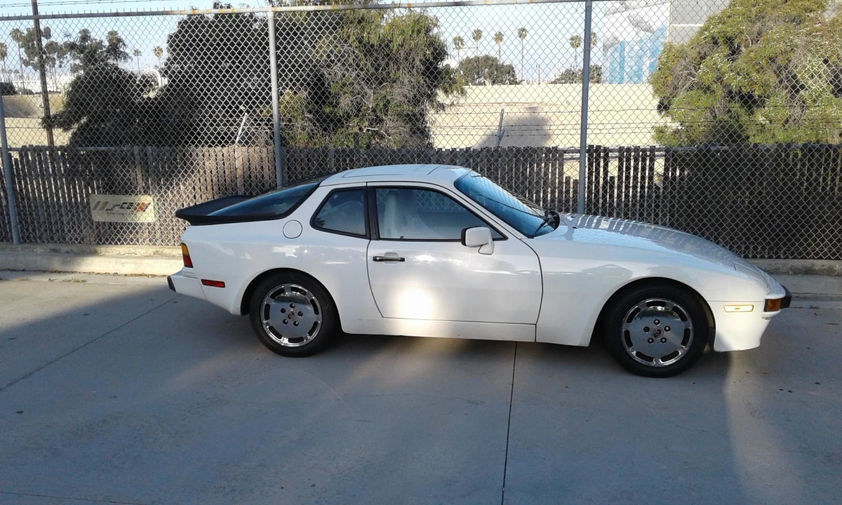 1987 Porsche 944 S - Image 16 of 31