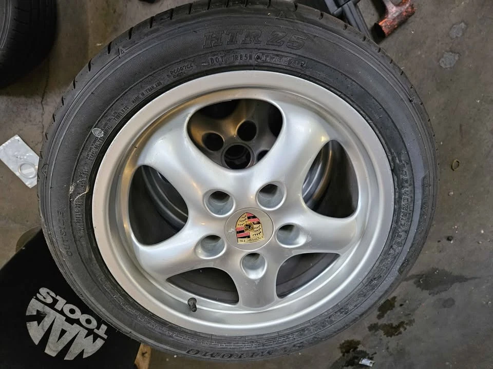 1987 Porsche 944 S - Image 11 of 17