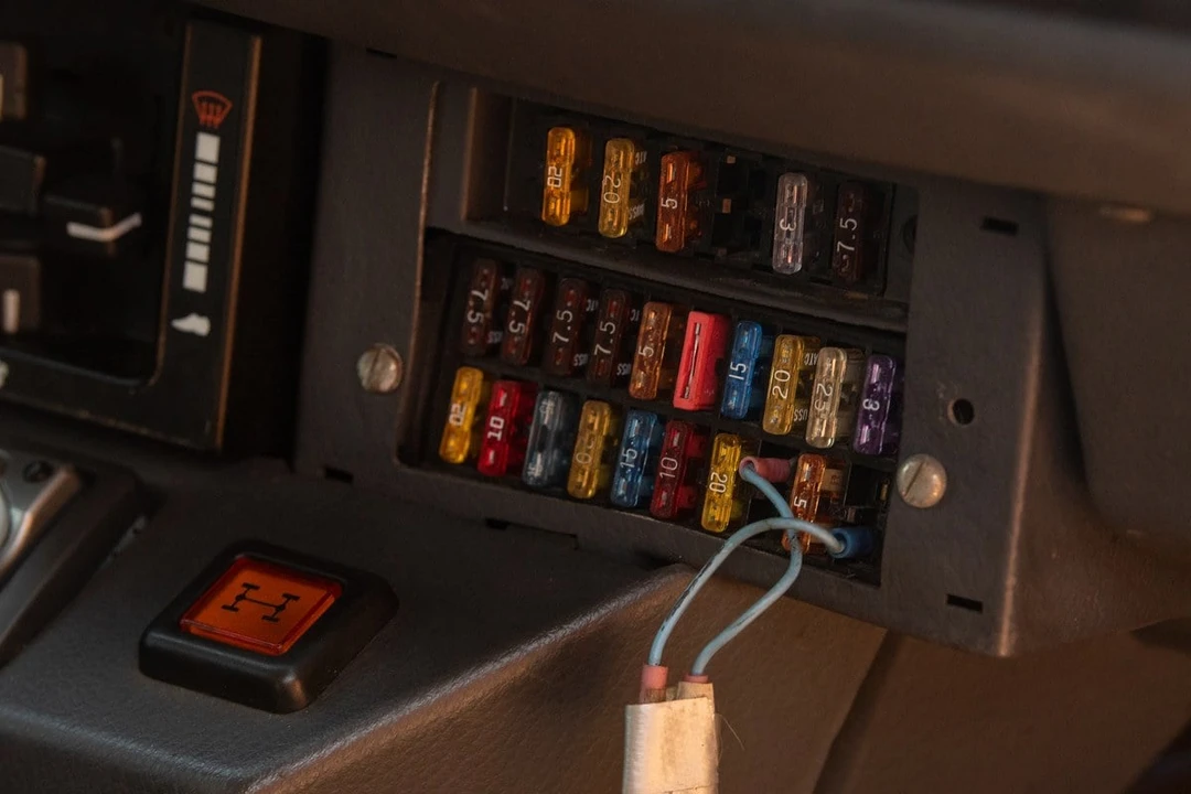 1987 Land Rover Range Rover Classic - Image 25 of 30
