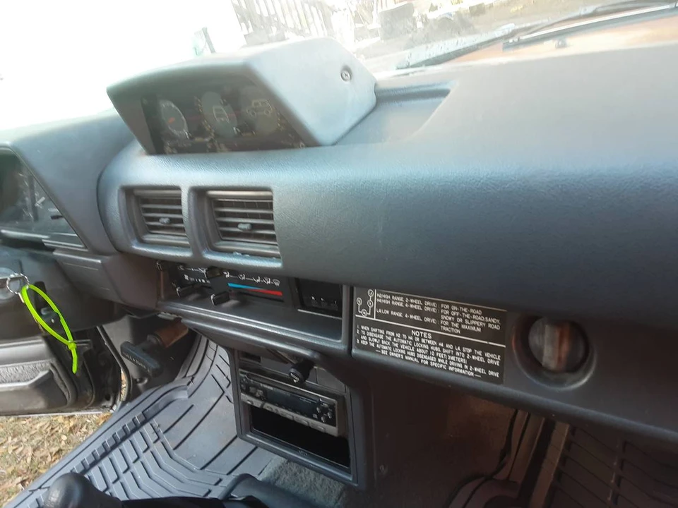 1987 Toyota 4Runner 1st Gen - Image 16 of 17