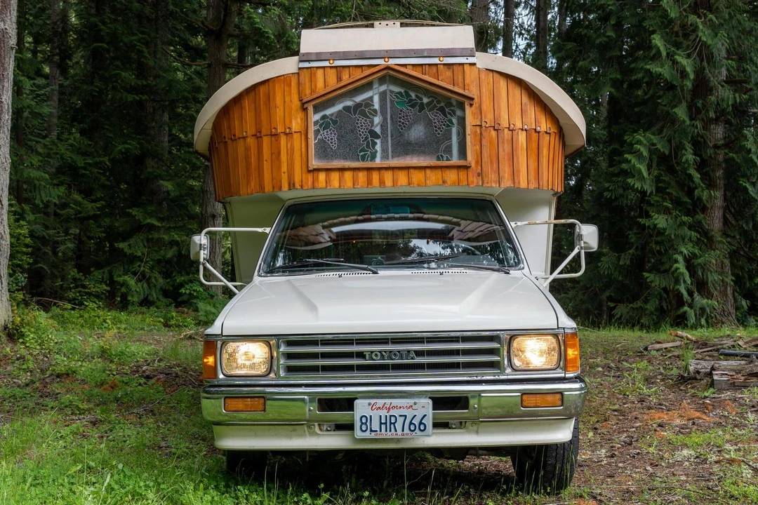 1987 Toyota Dolphin - Image 2 of 31