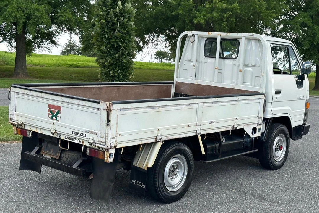 1987 Toyota HiAce 3rd Gen - Image 4 of 31
