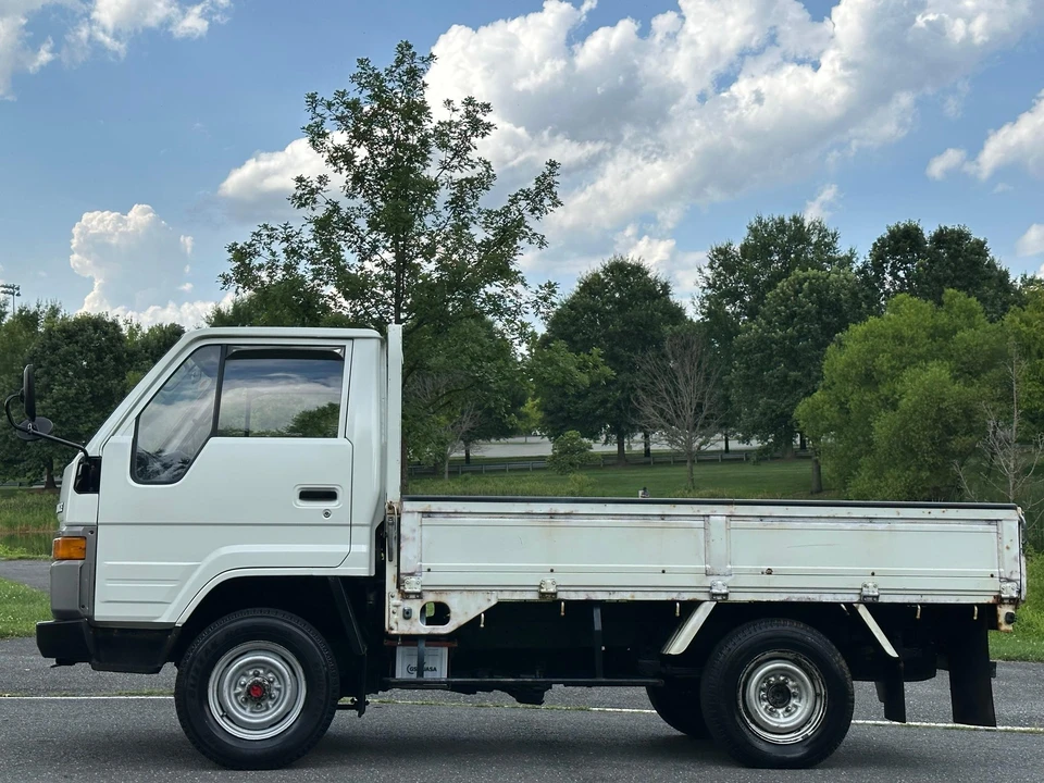 1987 Toyota HiAce 3rd Gen - Image 20 of 31