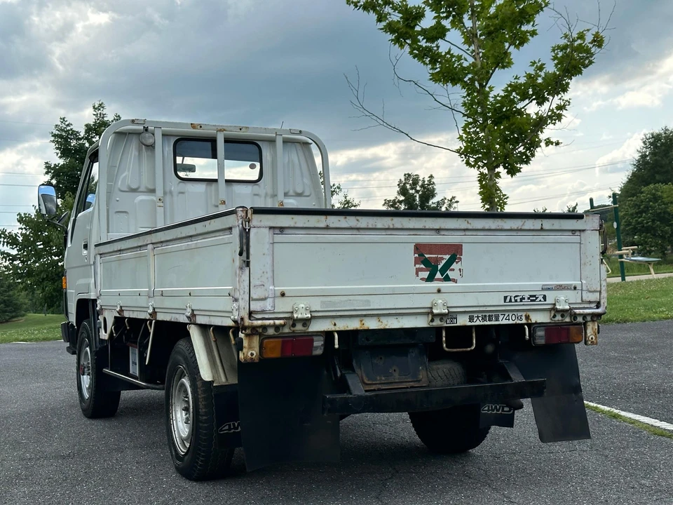 1987 Toyota HiAce 3rd Gen - Image 30 of 31