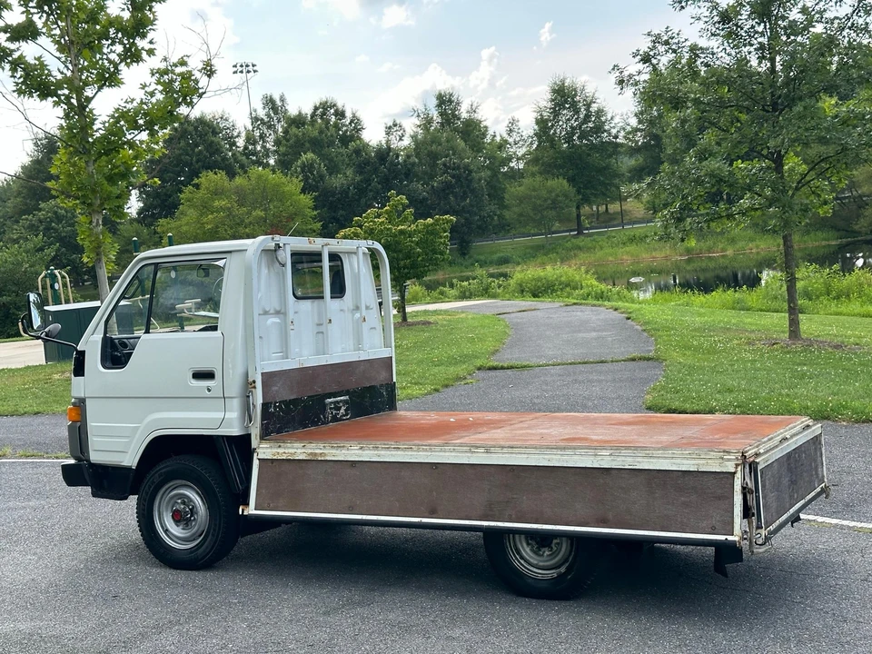 1987 Toyota HiAce 3rd Gen - Image 23 of 31