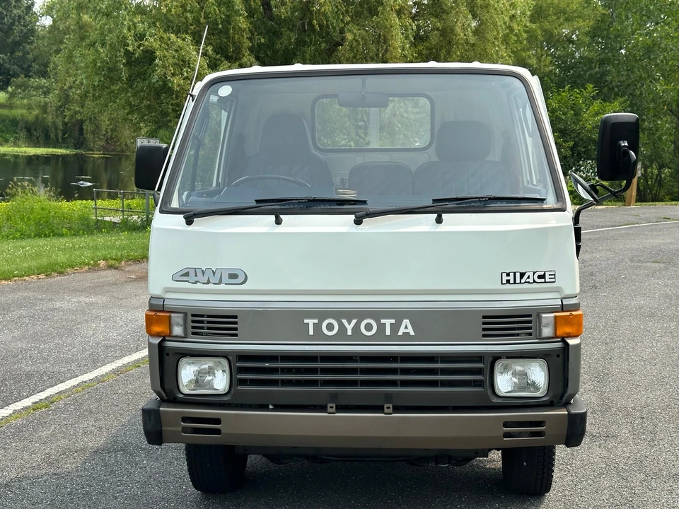 1987 Toyota HiAce 3rd Gen - Image 6 of 31