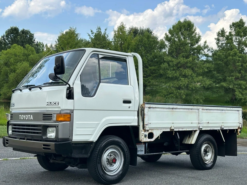 1987 Toyota HiAce 3rd Gen - Image 16 of 31