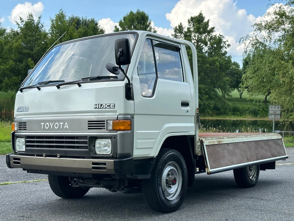 1987 Toyota HiAce 3rd Gen - Image 12 of 31