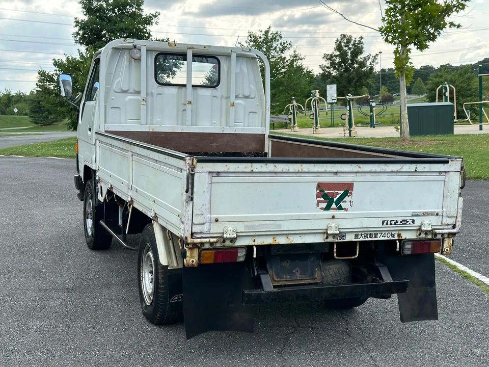 1987 Toyota HiAce 3rd Gen - Image 29 of 31