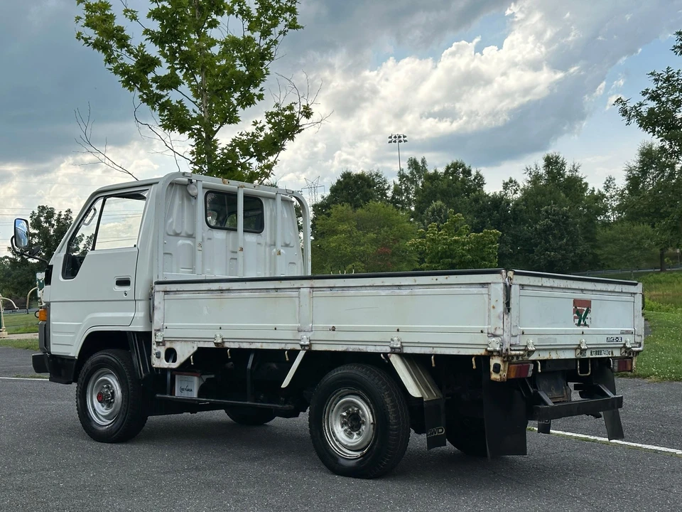 1987 Toyota HiAce 3rd Gen - Image 24 of 31