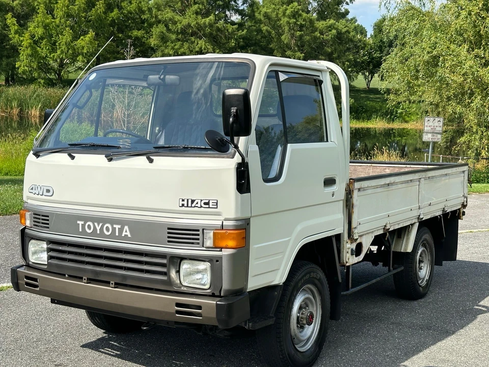 1987 Toyota HiAce 3rd Gen - Image 10 of 31