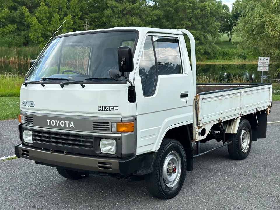 1987 Toyota HiAce 3rd Gen - Image 15 of 31